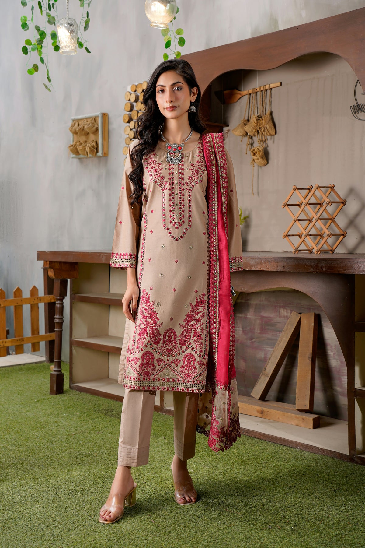 How to Style Embroidered Lawn for Day and Evening